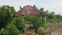 Cungkup & 3 Makam Abal-abal di Lamongan Dibongkar Usai 2 Tahun Berdiri