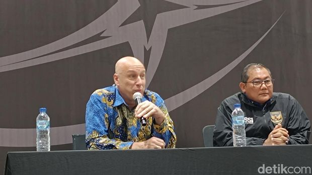 Direktur Teknik PSSI Alexander Zwiers