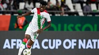 Bek tengah - Edmond Tapsoba (Burkina Faso). Foto: AFP/ISSOUF SANOGO