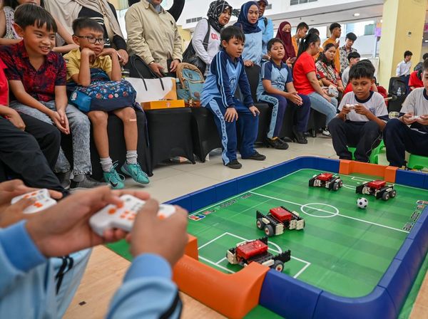 Ratusan Pelajar di Palu Adu Kecerdikan Robot di Festival Robotika