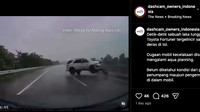 Ngeri! Fortuner Melintir dan Berujung Terguling di Tol