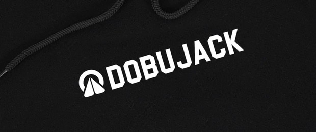 Dobujack punya kepanjangan unik yang sangat kreatif, yaitu Doa Ibu Jadi Anak Cepat Kaya, salah satu contoh kepanjangan nama brand lokal yang lucu dan memorable.