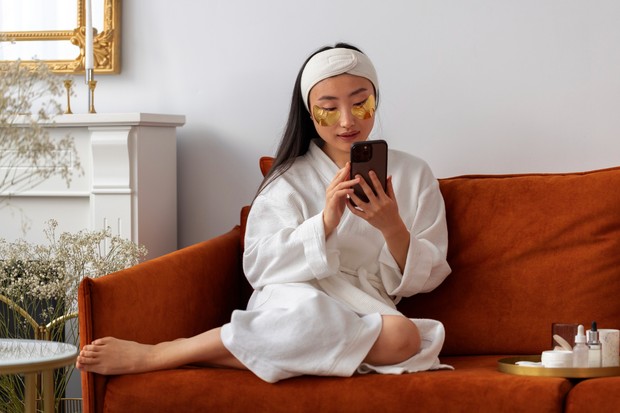 Perawatan diri di rumah adalah cara menikmati akhir pekan tanpa stres yang bisa dilakukan tanpa biaya besar. Aktivitas ini bantu mengurangi ketegangan dan meningkatkan rasa percaya diri.