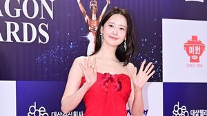 Adu Gaya Aktris di Blue Dragon Awards 2025, Yoona Stand Out Bergaun Merah