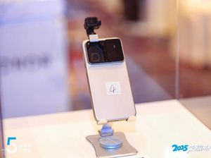 Penampakan Nyata Honor Robot Phone, Siap Gebrak MWC 2026