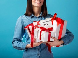 12 Ide Hadiah Hari Guru Nasional yang Bermanfaat, Unik, dan Berkesan