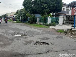 Jalan Pelita VI Medan Banyak Lubang, Warga Kesal Kendaraan Jadi Cepat Rusak