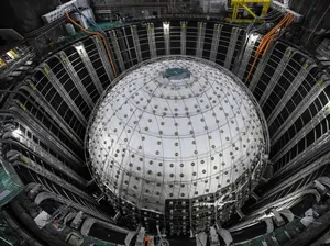 Bola Raksasa di Bawah Gunung China Tangkap Partikel Hantu Misterius