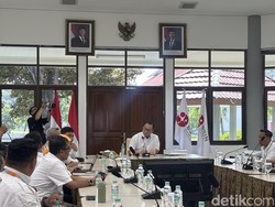 Kepala BRIN Bahas Masa Depan Riset dengan Para Periset di Surabaya
