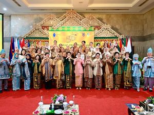 Ketum TP PKK Puji Bazar Amal WIC Libatkan UMKM: Saling Menguntungkan