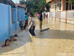 Banjir Terjang Dua Desa di Cirebon