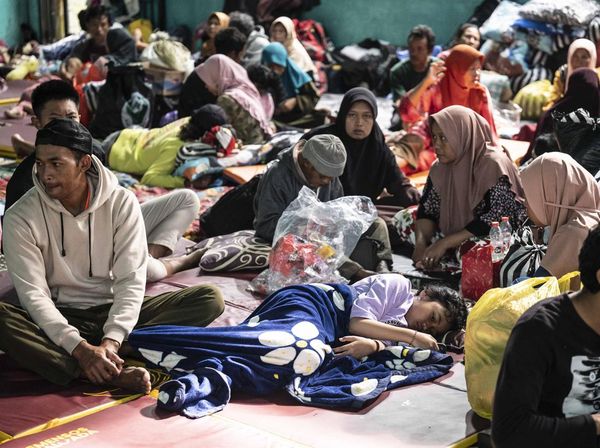 Longsor Paksa Warga Banjarnegara Mengungsi