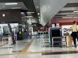 MRT Jakarta Alami Gangguan, Penumpang Dievakuasi