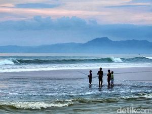 Kisah Ombak Wuwulih, Pembawa Mayat dan Sampah di Teluk Palabuhanratu