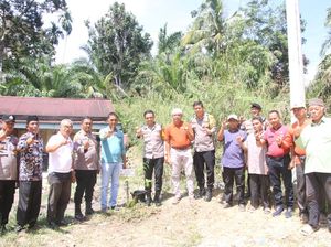 Aksi Hijau di Rokan Hulu: Kapolres dan Warga Tanam Pohon Sambut Hari Pohon