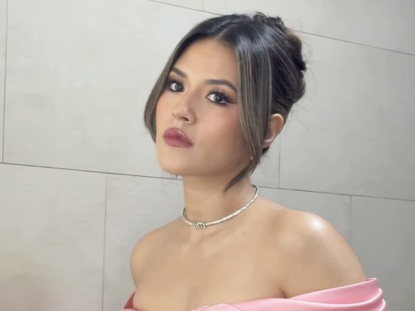 Momen Manis Raisa di AMI Awards 2025: Gaun Pink-Senyum Kemenangan