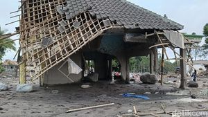 Ratusan Rumah Rusak Akibat Erupsi Gunung Semeru