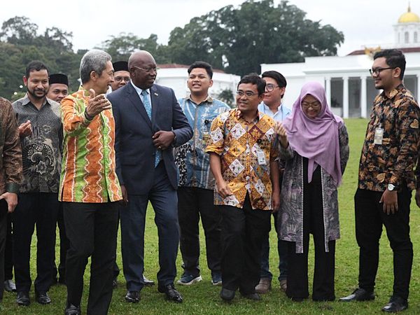 Wali Kota Bogor Ajak Delegasi The Ambassador Summit 2025 Keliling Kebun Raya