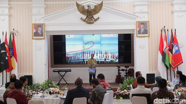 Wali Kota Bogor Membuka The Ambassador Summit 2025
