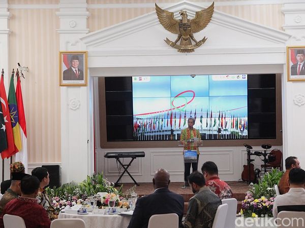Wali Kota Bogor Membuka The Ambassador Summit 2025