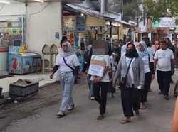 Wanita Diarak gegara Tak Kapok Berkali-kali Maling Meski Sudah Dihukum Adat