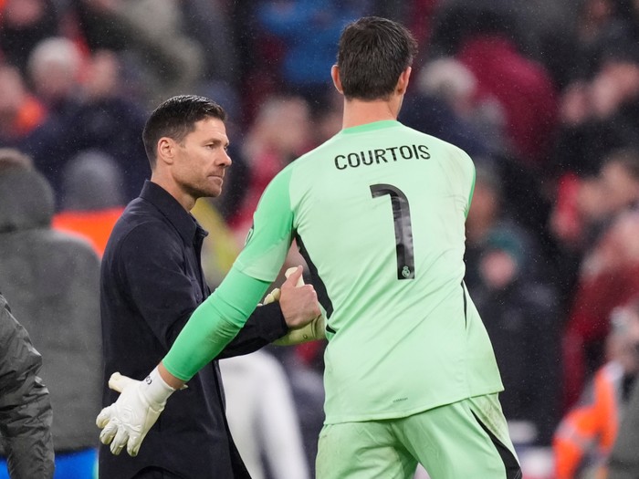 Xabi Alonso head coach of Real Madrid and Thibaut Courtois goalkeeper of Real Madrid and Belgium greet after the UEFA Champions League 2025/26 League Phase MD4 match between Liverpool FC and Real Madrid C.F. at Anfield on November 4, 2025 in Liverpool, United Kingdom. (Photo by Jose Breton/Pics Action/NurPhoto via Getty Images)