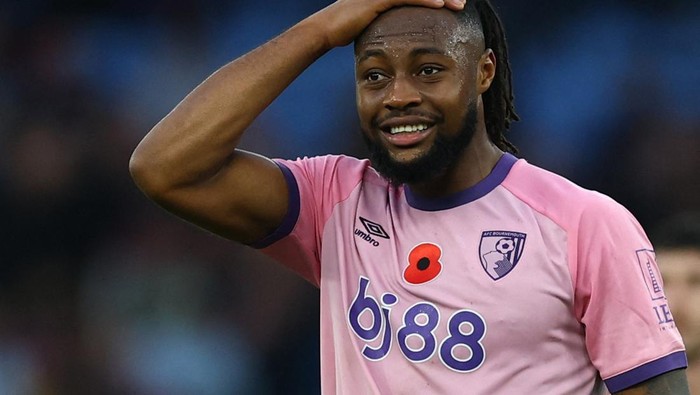 Soccer Football - Premier League - Aston Villa v AFC Bournemouth - Villa Park, Birmingham, Britain - November 9, 2025 AFC Bournemouths Antoine Semenyo reacts after the match Action Images via Reuters/Matthew Childs EDITORIAL USE ONLY. NO USE WITH UNAUTHORIZED AUDIO, VIDEO, DATA, FIXTURE LISTS, CLUB/LEAGUE LOGOS OR LIVE SERVICES. ONLINE IN-MATCH USE LIMITED TO 120 IMAGES, NO VIDEO EMULATION. NO USE IN BETTING, GAMES OR SINGLE CLUB/LEAGUE/PLAYER PUBLICATIONS. PLEASE CONTACT YOUR ACCOUNT REPRESENTATIVE FOR FURTHER DETAILS..