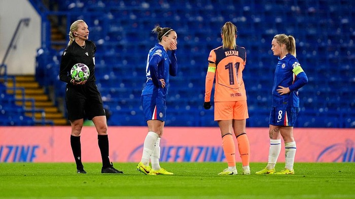 The referee stops play after a technical issue during the UEFA Womens Champions League, league phase match Stamford Bridge, London. Picture date: Thursday November 20, 2025. (Photo by John Walton/PA Images via Getty Images)