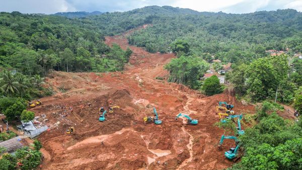 Bingkai Sepekan: Bencana Banjir hingga Erupsi Melanda Sejumlah Wilayah Indonesia