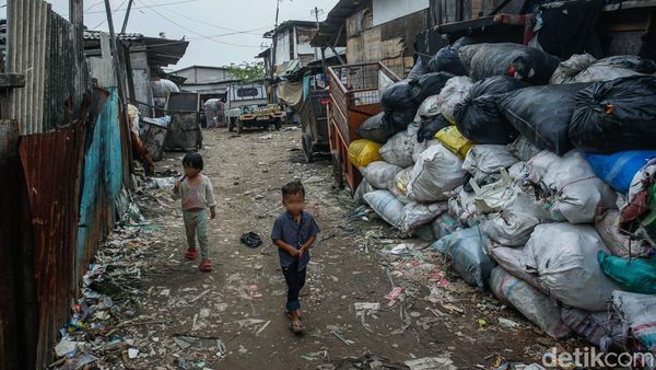 Detak Kehidupan di Kampung Pemulung Bintara Jaya