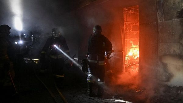 Drone Rusia Hantam Zaporizhzhia, Petugas Damkar Berjuang Padamkan Api