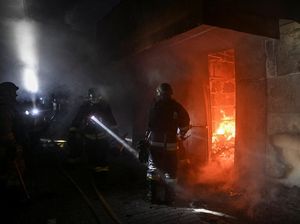 Drone Rusia Hantam Zaporizhzhia, Petugas Damkar Berjuang Padamkan Api