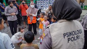 Srikandi Semeru Dampingi Anak Pengungsi, Bantu Atasi Trauma Pasca Erupsi
