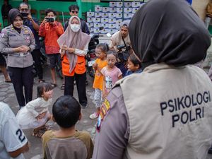 Srikandi Semeru Dampingi Anak Pengungsi, Bantu Atasi Trauma Pasca Erupsi