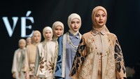 8 Brand Hijab Lokal Pamer Koleksi Wastra, Dari Tenun Syari Hingga Paes Ageng