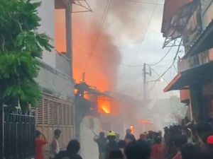 Kebakaran di Jalan Rajawali Makassar Hanguskan 3 Rumah Warga