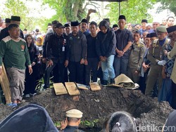 Arumi Bachsin Kenang Kedekatan dengan Mendiang Hanik Andriani