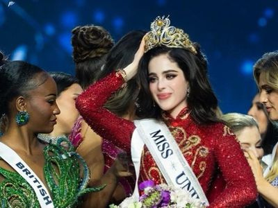 8 Foto Fatima Bosch Menang Miss Universe 2025 Setelah Skandal Walk Out