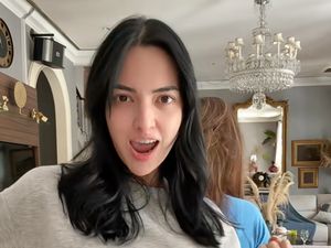 Potret Penampilan Terbaru Nia Ramadhani, Lebih Natural Dengan Rambut Hitam