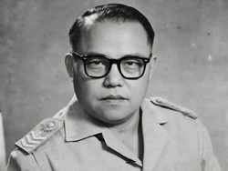 Oevaang Oeray: Tokoh Dayak, Guru hingga Gubernur Kalbar