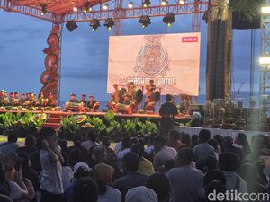 Baleganjur Ngarap Jadi Daya Tarik Pengunjung Festival Goa Lawah 2025