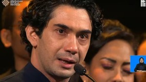 Air Mata Reza Rahadian Usai Film Pangku Sabet 4 Piala Citra