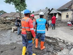 Erupsi Semeru, Aliran Listrik Ratusan Rumah di Pronojiwo Lumajang Padam