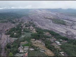 Pemdes Sumber Wuluh: Erupsi Semeru Kali Ini Lebih Dahsyat dari 2021