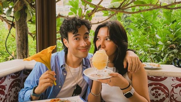 Momen Sheila Dara Kulineran Bareng Vidi Aldiano Suami Selamanya