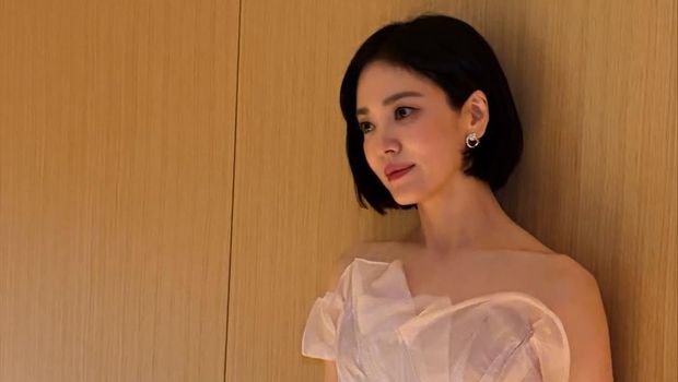 Penampilan Song Hye Kyo di Blue Dragon Film Awards 2025.