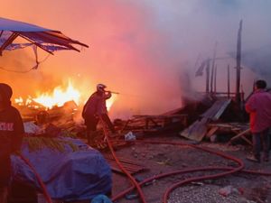 45 Kios Pakaian Bekas Terbakar di Pasar Tradisional Sidikalang