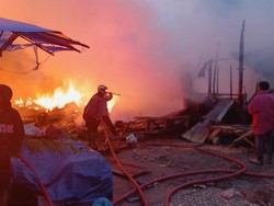 45 Kios Pakaian Bekas Terbakar di Pasar Tradisional Sidikalang