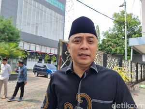 Cegah Mikroplastik, Walkot Eri Minta Warga Surabaya Tak Bakar Sampah