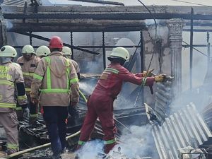 Kebakaran Hebat Warung Ayam Geprek di Pekanbaru, 1 Orang Tewas
